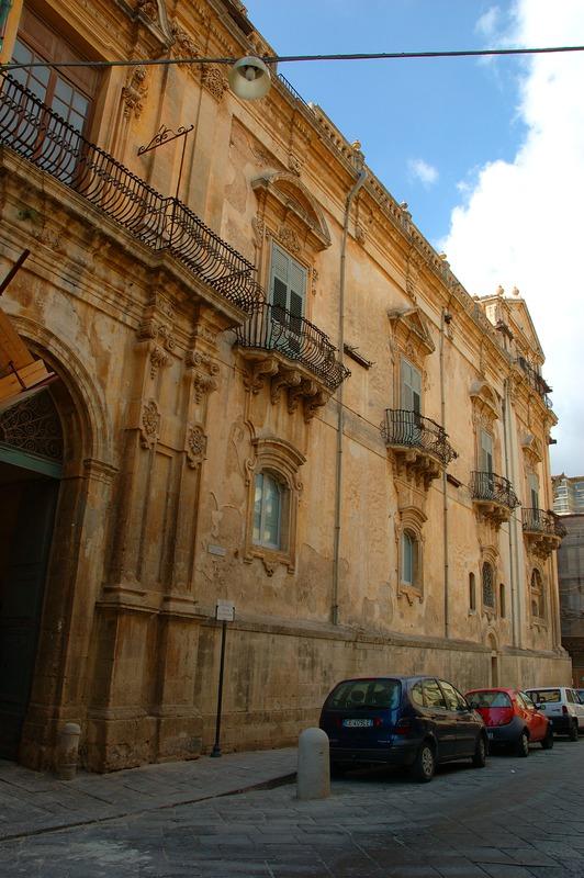 Gabinetto Fotografico Nazionale, Buratta, Fabrizio - Stocchi, Albino, Noto - Palazzo Trigona di Cannicarao, facciata, 2005, fotografia digitale, DGT003441