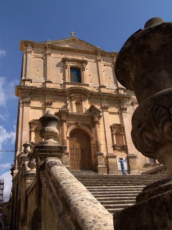 Gabinetto Fotografico Nazionale, Buratta, Fabrizio - Stocchi, Albino, Noto - Chiesa di San Francesco o dell'Immacolata, facciata e scalinata, 2005, fotografia digitale, DGT003319