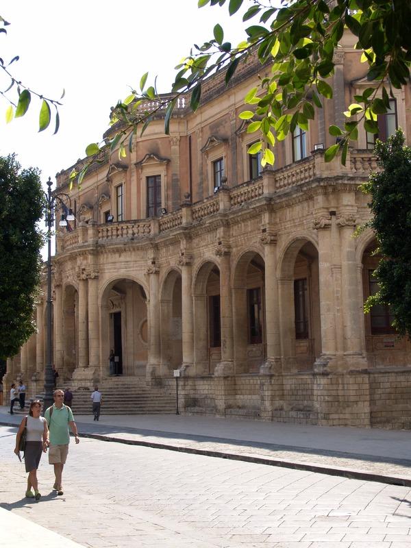 Gabinetto Fotografico Nazionale, Buratta, Fabrizio - Stocchi, Albino, Noto - Palazzo Ducezio sede del Municipio, scorcio, 2005, fotografia digitale, DGT003321