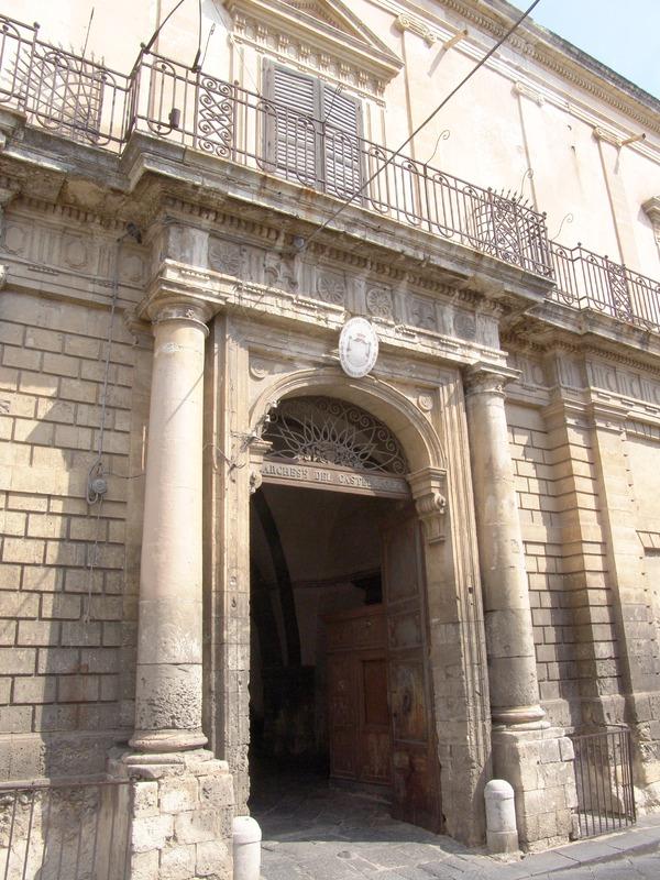 Gabinetto Fotografico Nazionale, Buratta, Fabrizio - Stocchi, Albino, Noto - Palazzo Di Lorenzo del Castelluccio, facciata, portale d'ingresso, 2005, fotografia digitale, DGT003346