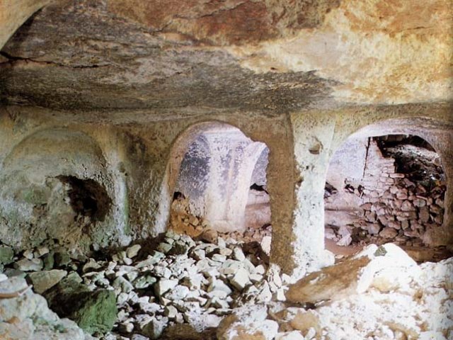 Bari. Complesso ipogeo di Masseria Milella, interno della chiesa