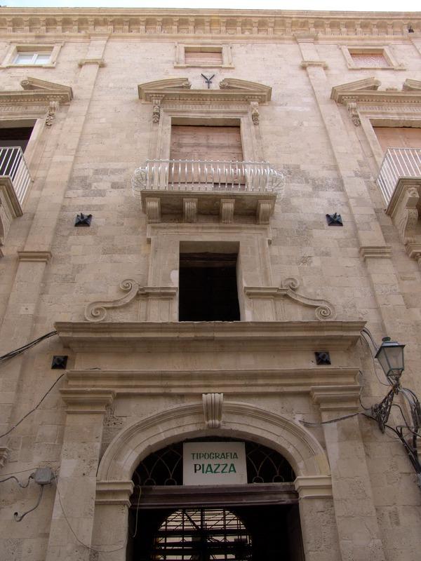 Gabinetto Fotografico Nazionale, Buratta, Fabrizio - Stocchi, Albino, Siracusa - Palazzo Romeo Bufardeci, facciata, particolare, 2005, fotografia digitale, DGT004175