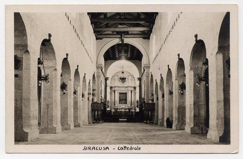 Fotografo non identificato, Siracusa - Cattedrale - Navata centrale, già cella del tempio greco ad Athena, 1951-2000, cartolina, FFC018792