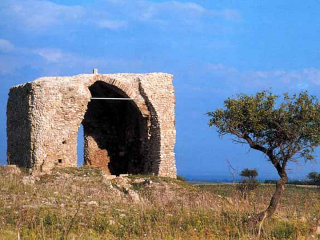 Torremaggiore. Castel Fiorentino, la torre orientale dopo il restauro