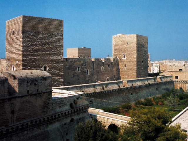 Bari. Castello svevo, veduta generale