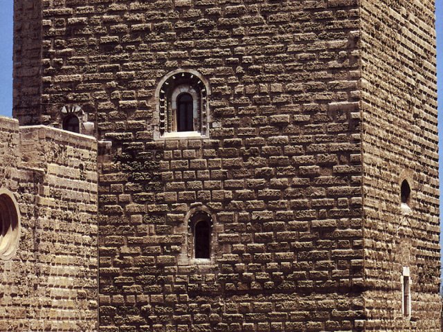 Bari. Castello svevo, particolare del torrione