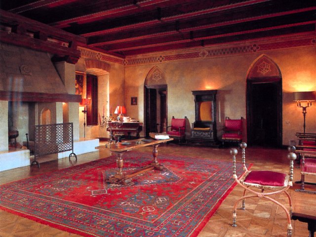 Oria. Castello, salone interno