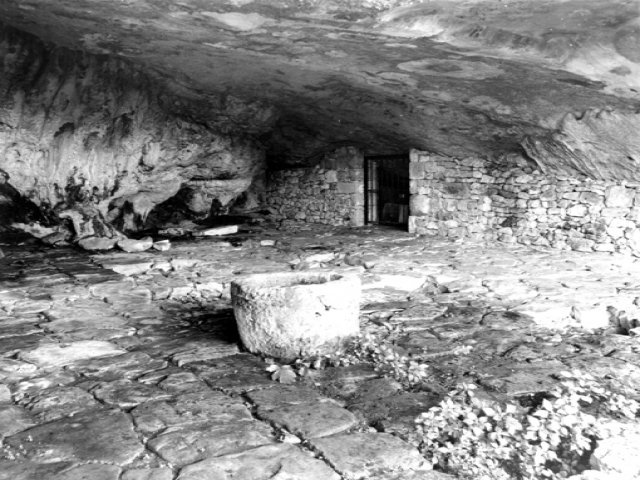 Ostuni. Cripta di S. Maria di Agnano, interno