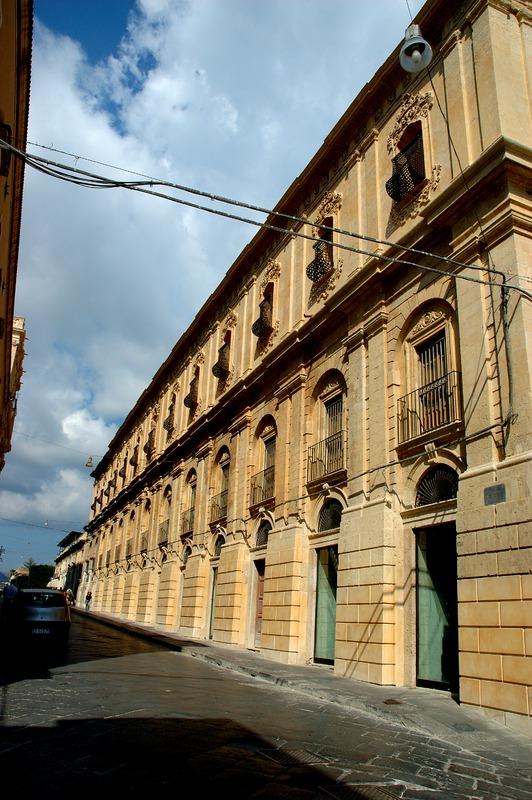 Gabinetto Fotografico Nazionale, Buratta, Fabrizio - Stocchi, Albino, Noto -  Monastero del SS. Salvatore, facciata su Corso Vittorio Emanuele, 2005, fotografia digitale, DGT003397