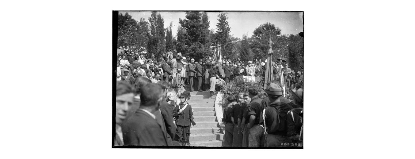 Zaccaria Dal Secco, Cerimonia di inaugurazione del sacello dell'aviatore Francesco Baracca, s'intravvede il Re Vittorio Emanuele III°, 1938, gelatina ai sali d'argento, ZDS000368