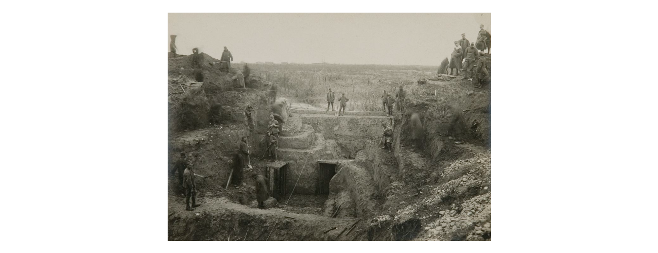 Fotografo non identificato, Gallerie costruite dagli austriaci negli argini del fiume Piave, 1919, gelatina ai sali d'argento, 12x17 cm, PV000319