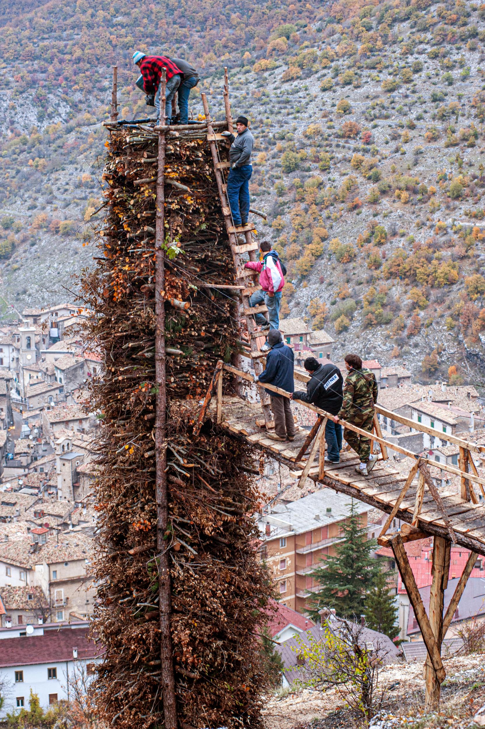 Roberto Monasterio, L’allestimento della gloria in località Cardella, 2009, fotografia digitale