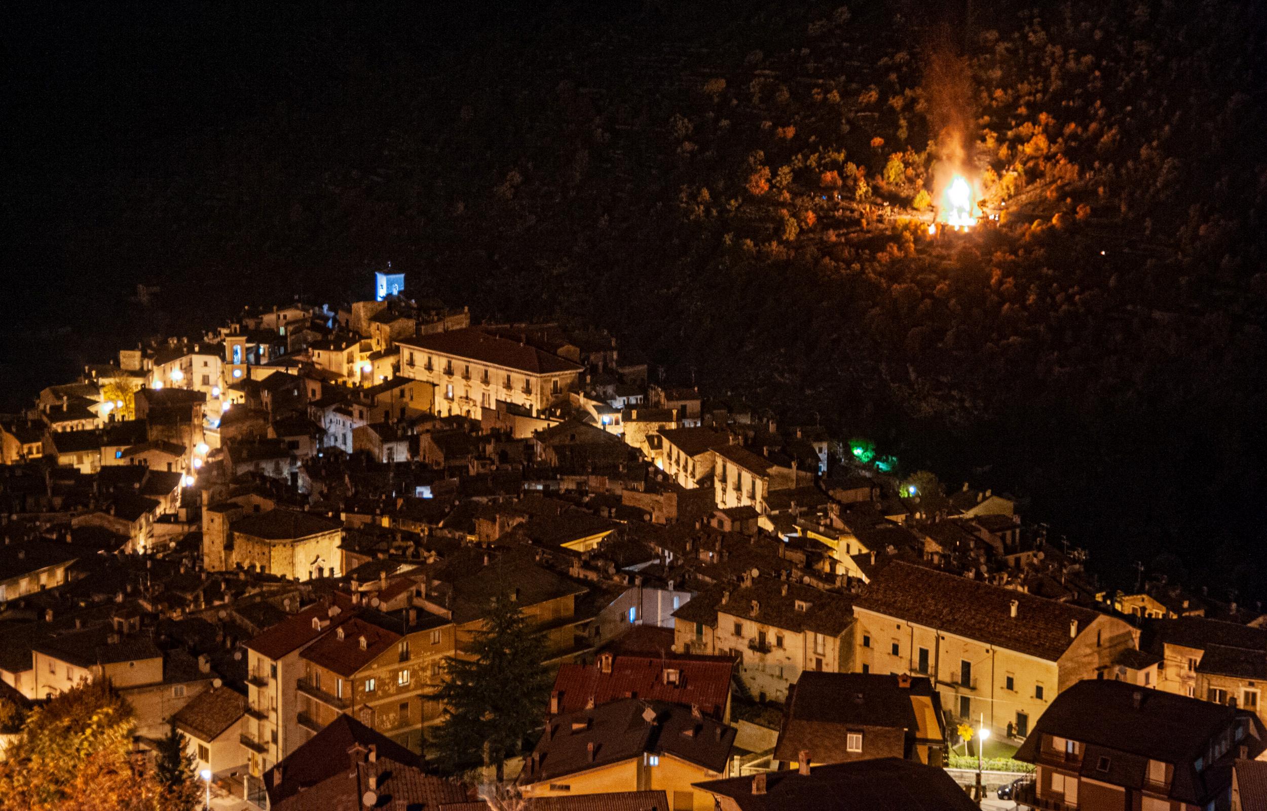 Roberto Monasterio, Veduta panoramica con le glorie accese, 2014, fotografia digitale