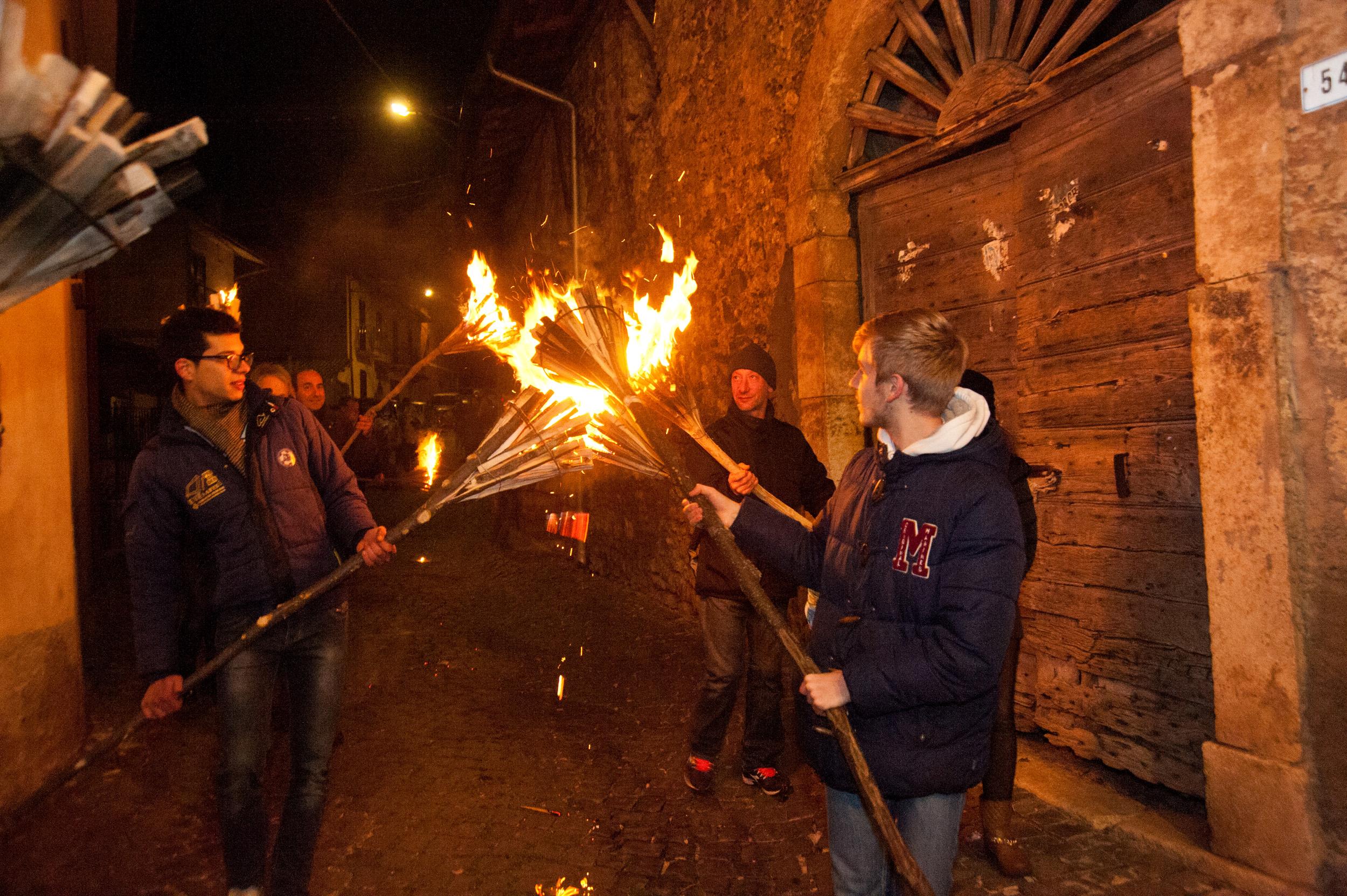 Roberto Monasterio, La processione delle ‘ntosse, 2015, fotografia digitale