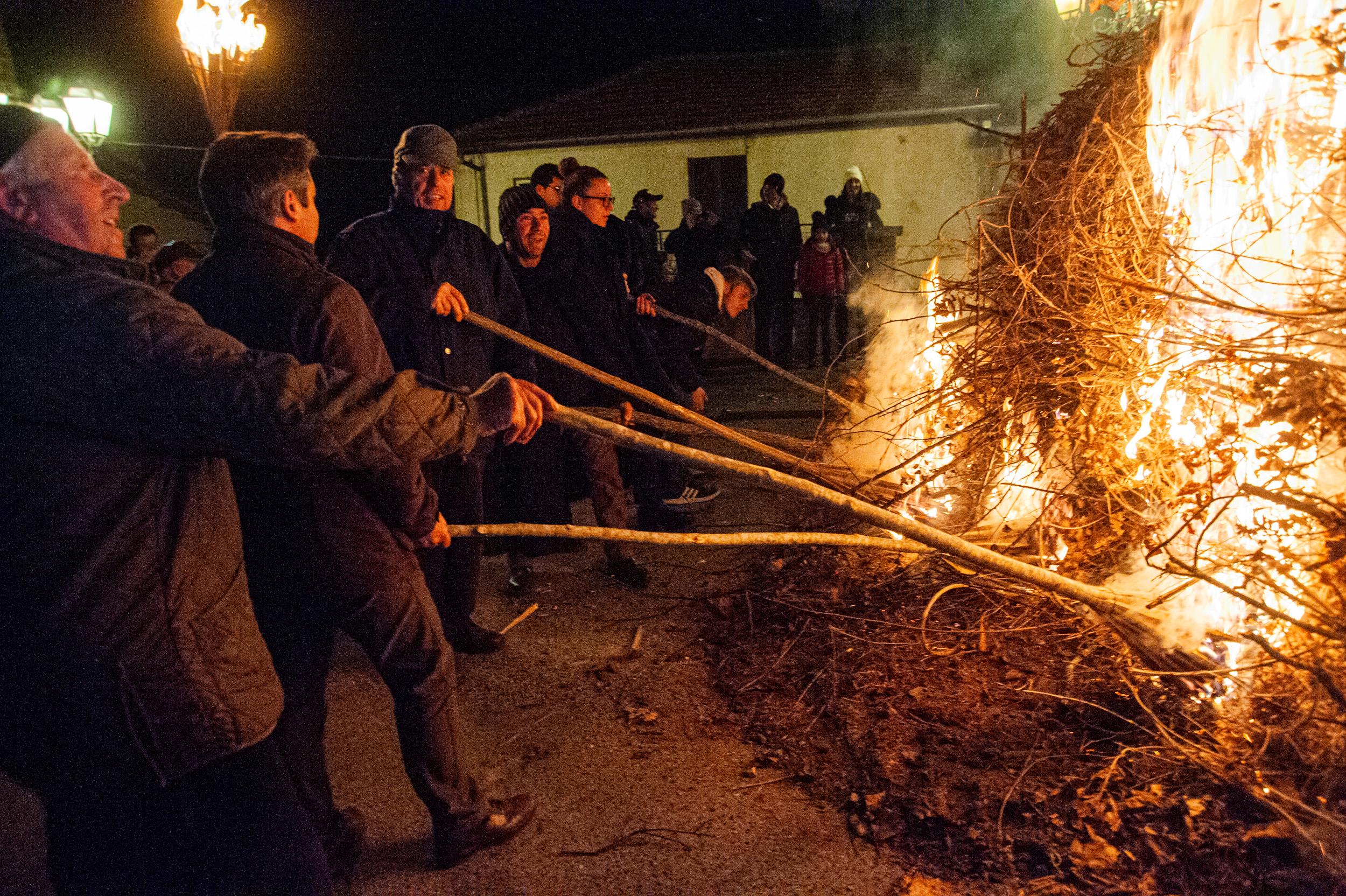 Roberto Monasterio, L’accensione del falò, 2015, fotografia digitale