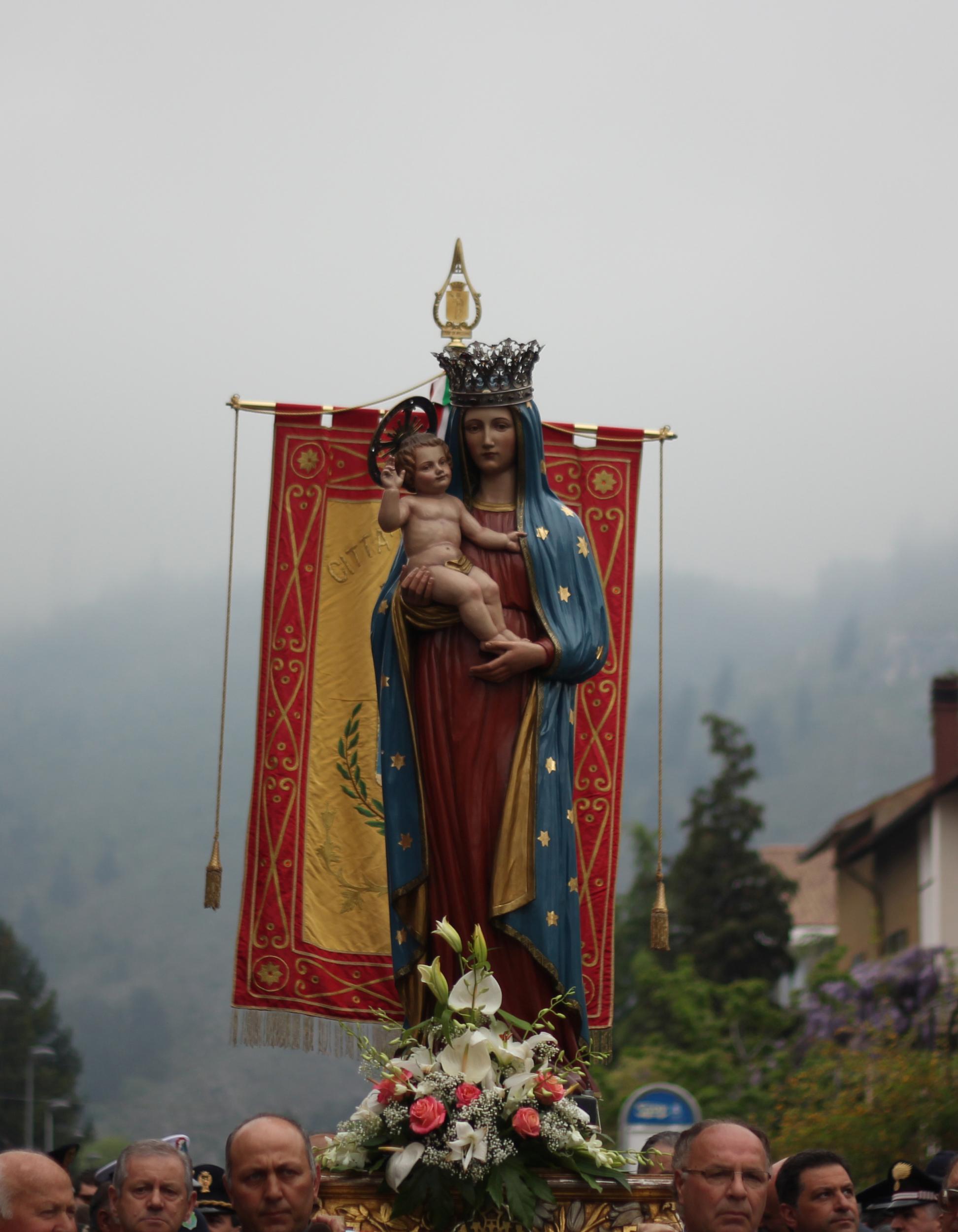 Omerita Ranalli, La processione in Via Napoli, fotografia digitale