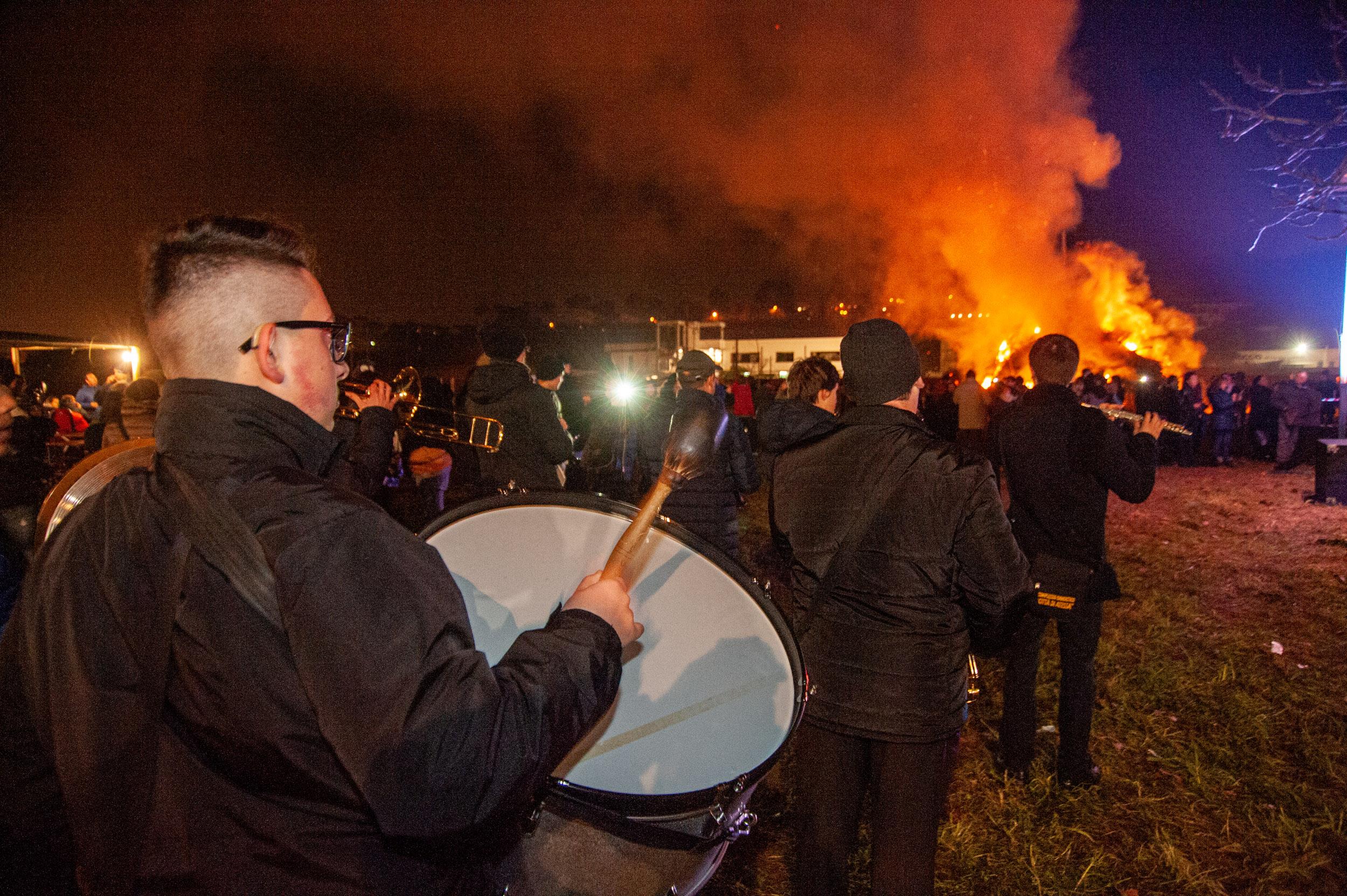 Roberto Monasterio, Festa attorno al focaraccio in località Asterope, 2016, fotografia digitale