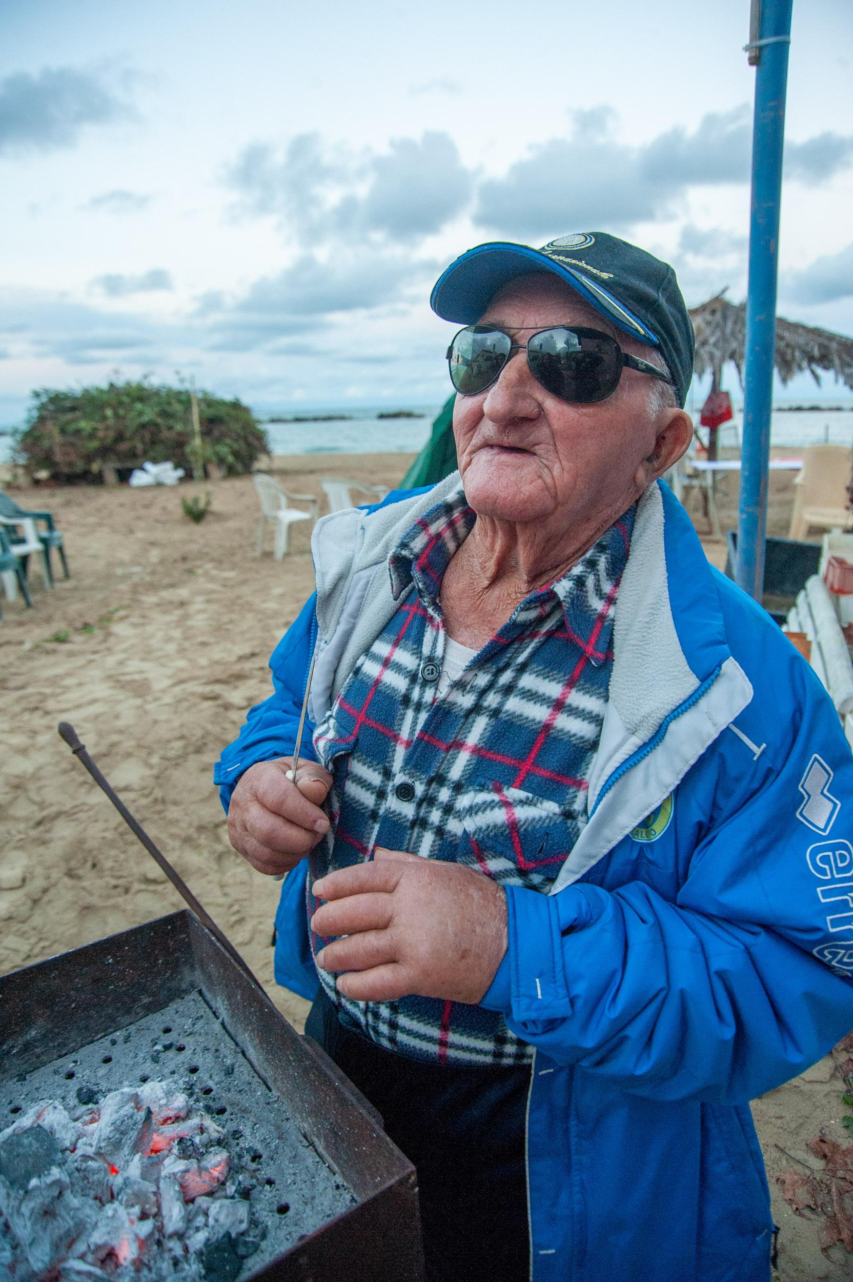 Roberto Monasterio, Allestimento del focaraccio in località Michetti, 2014, fotografia digitale