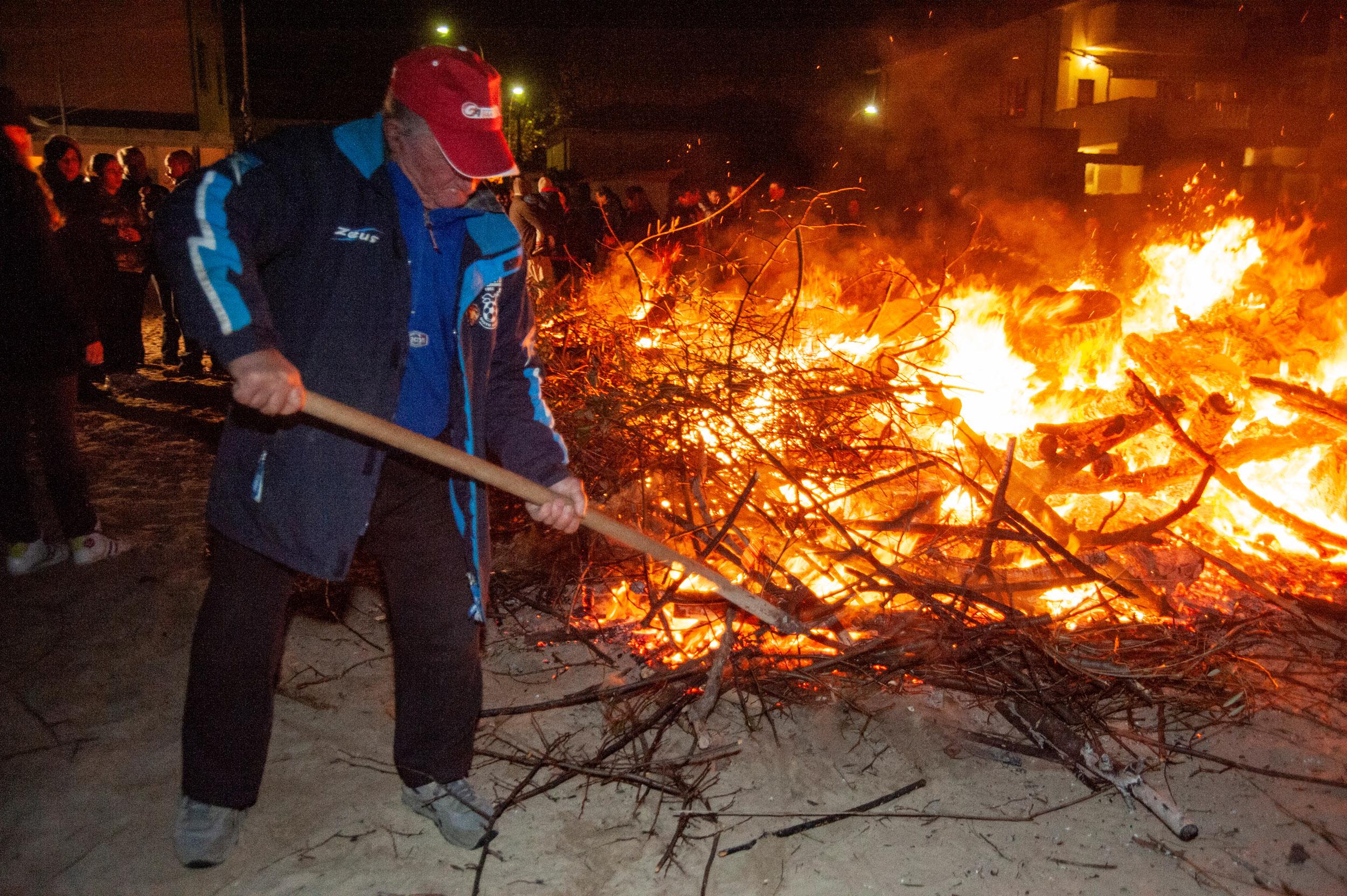 Roberto Monasterio, Focaraccio acceso in località Michetti, fotografia digitale