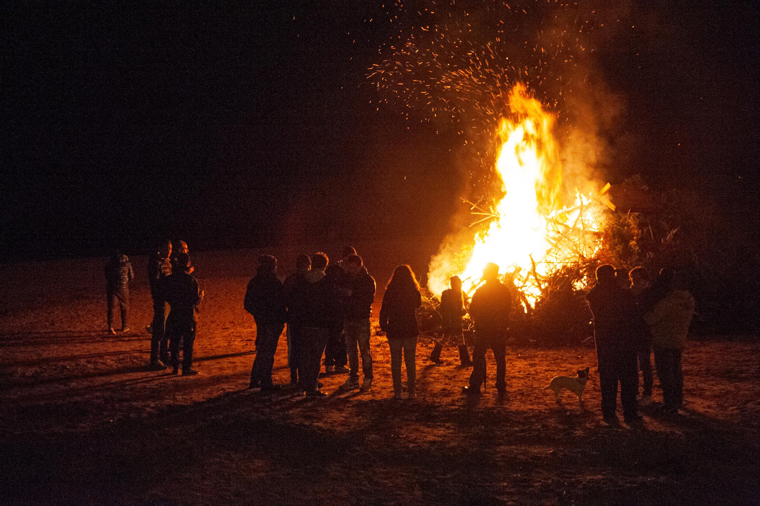 Roberto Monasterio, Focaraccio acceso in località Michetti, 2014, fotografia digitale