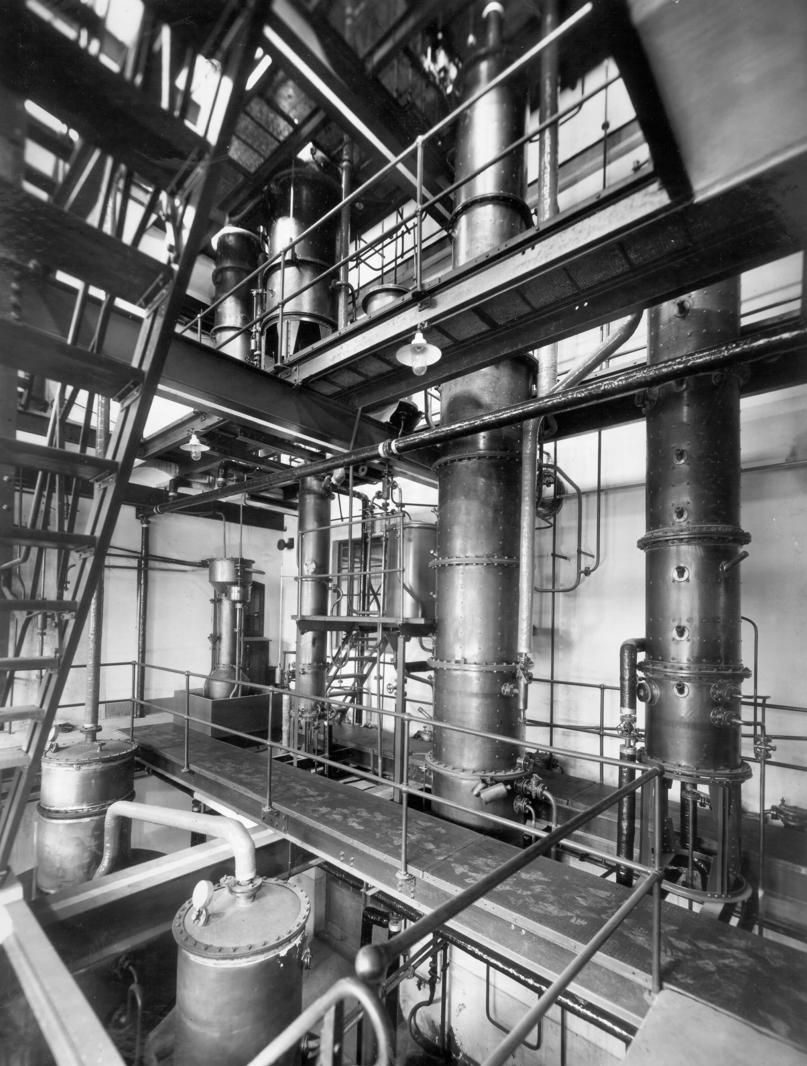 Girolamo Bombelli, Sesto San Giovanni - Distillerie Italiane S.p.a. - Interno con macchinari / Lombardia, MI, Sesto San Giovanni, 1951-2000, gelatina ai sali d'argento/vetro, C018450