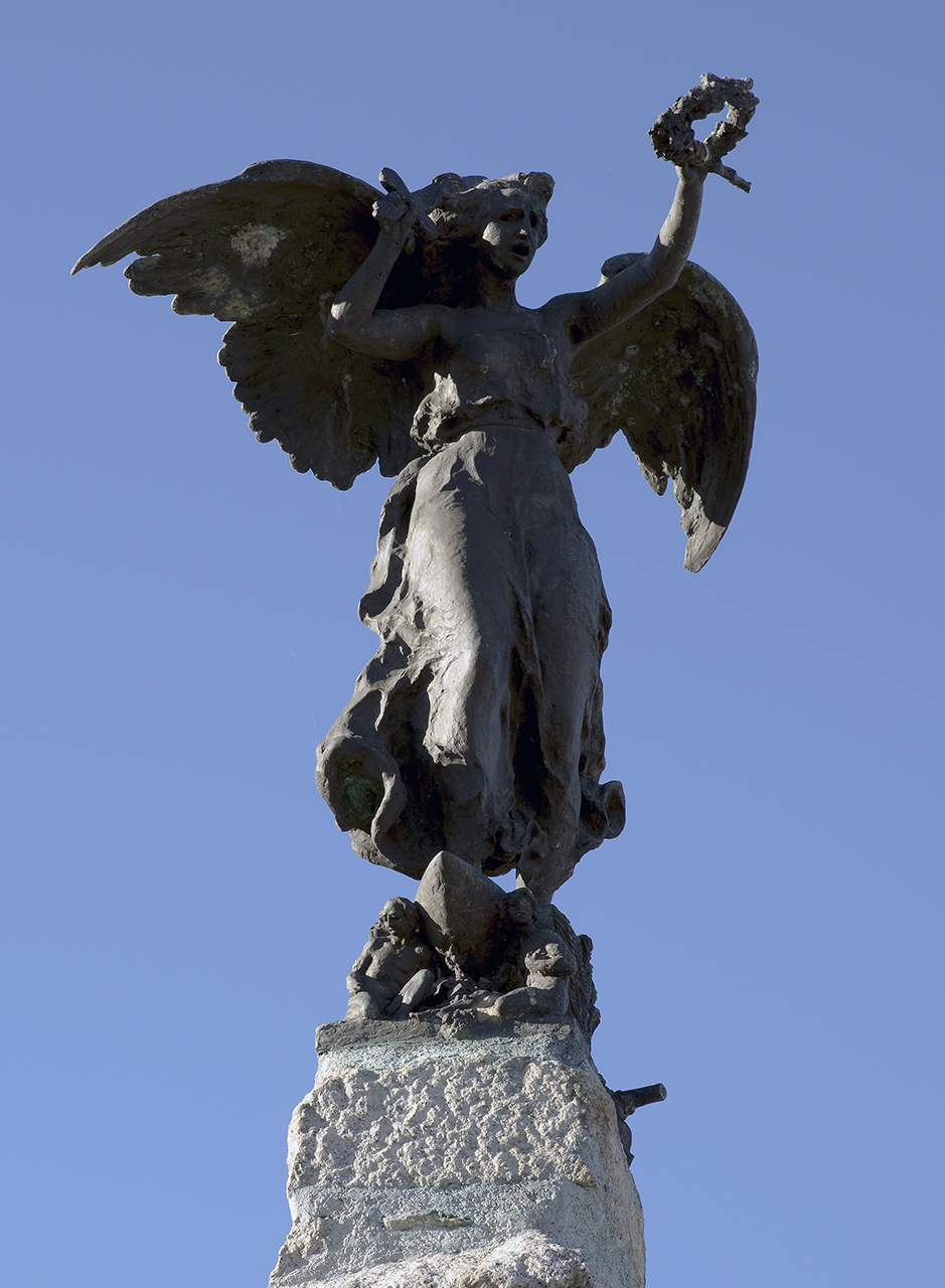 allegoria della Vittoria come donna vestita all'antica (monumento ai caduti - a cippo) - ambito piemontese (metà sec. XX)