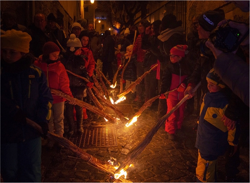 Roberto Monasterio, Le torcette in processione, fotografia digitale