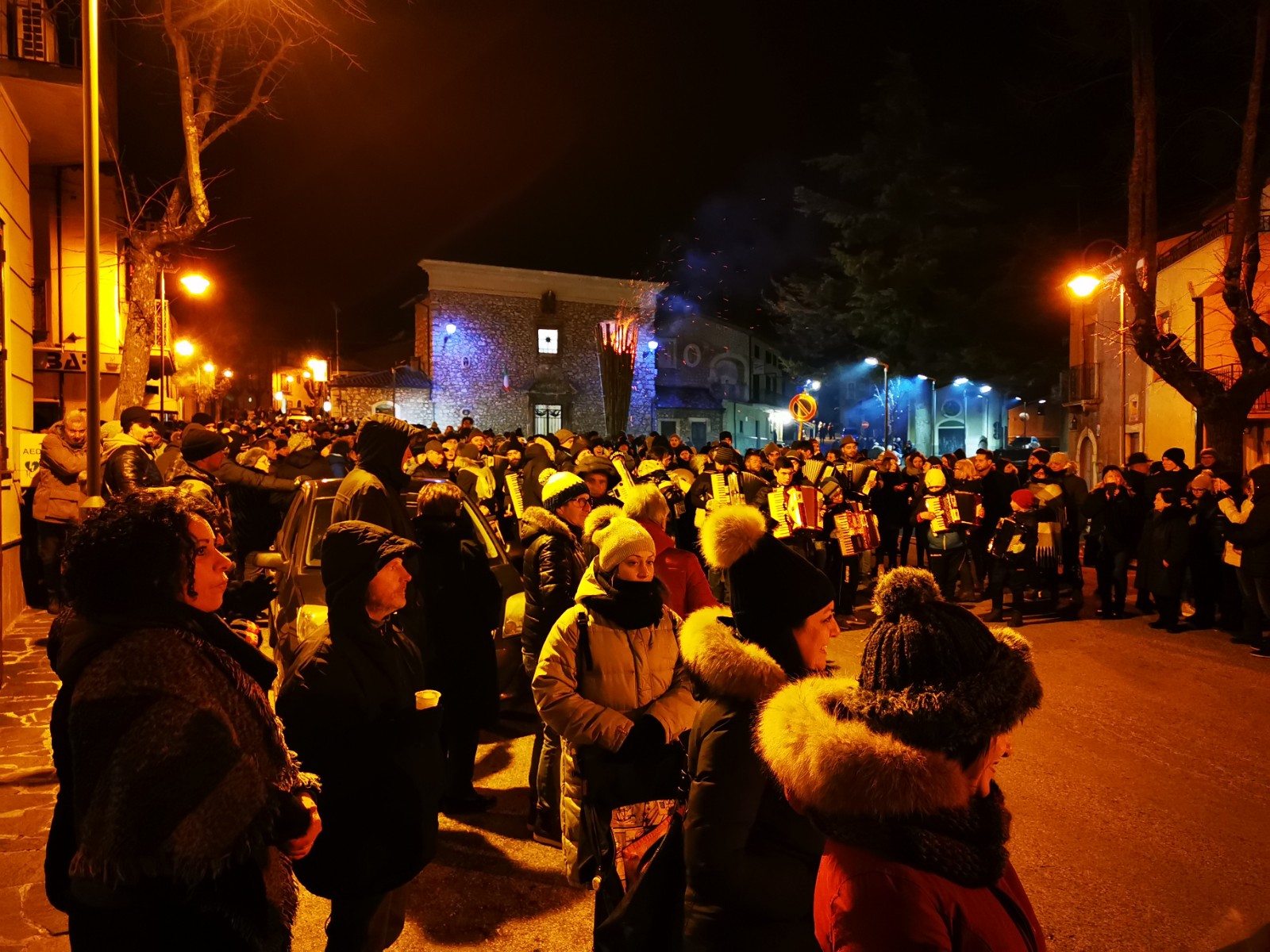 Giampiero Cianfarani, Il corteo in Piazza Ara dei Santi, fotografia digitale