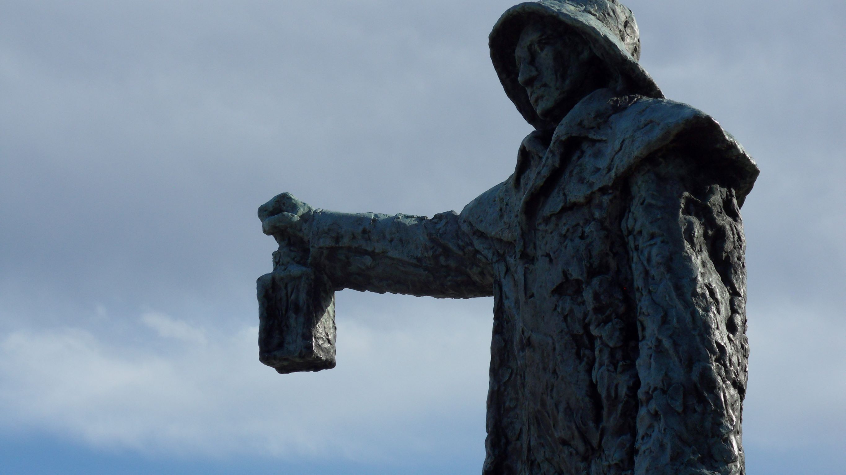 Pasquale Gabbaria Mistrangelo, dettaglio del “Monumento al Marinaio” di Renata Cuneo, 2021, fotografia digitale.