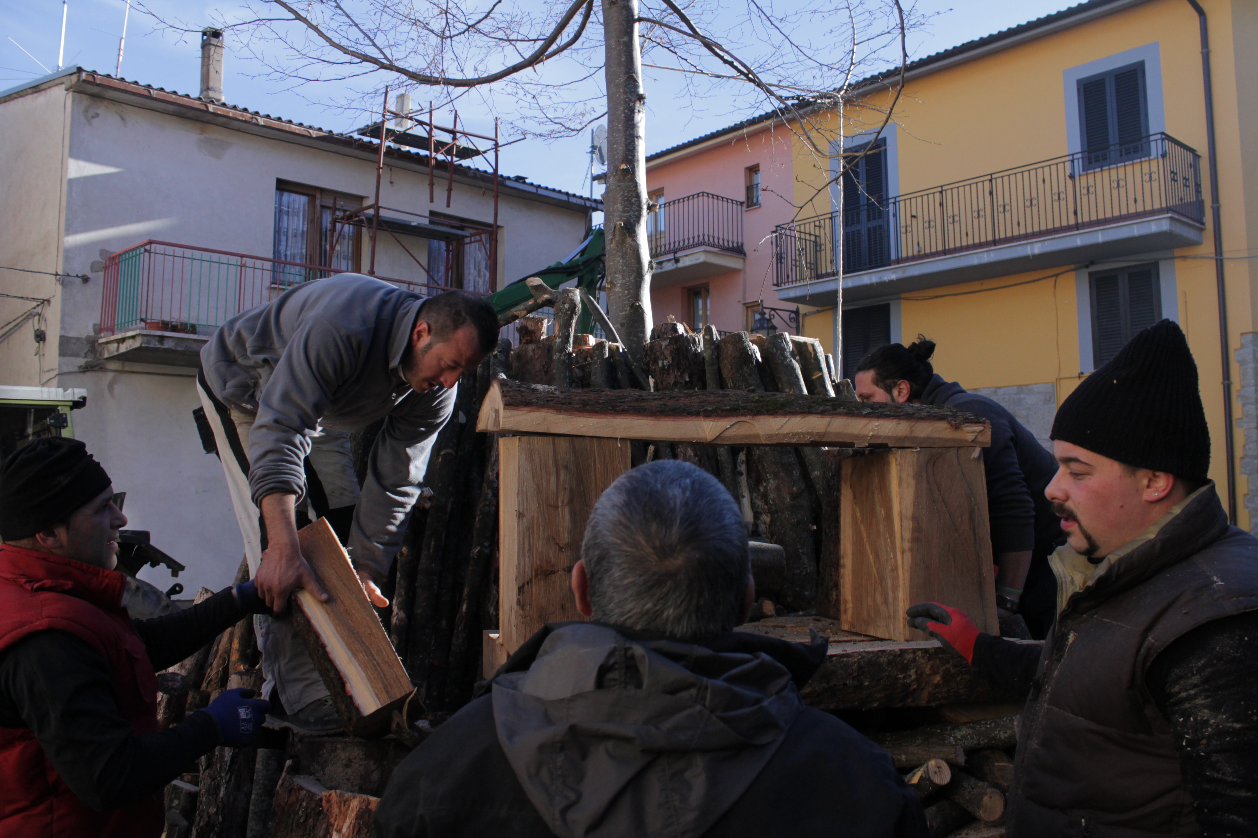 Gianfranco Spitilli, Costruzione della pira, fotografia digitale