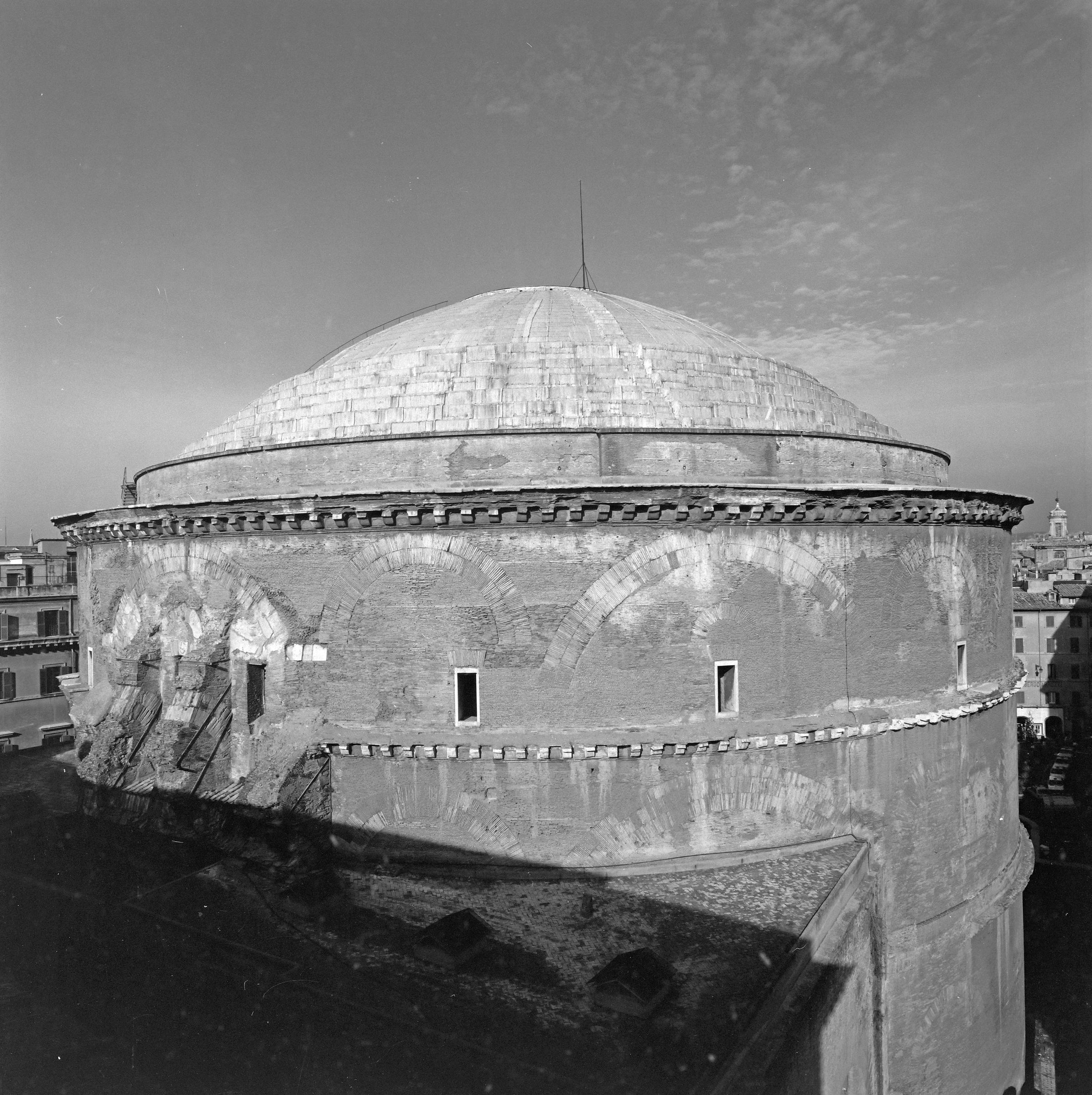 Fotografo non identificato, Pantheon; Pantheon (Chiesa di S. Maria ad Martyres), 1951-2000, gelatina ai sali d'argento, 6x6 cm, N078752
