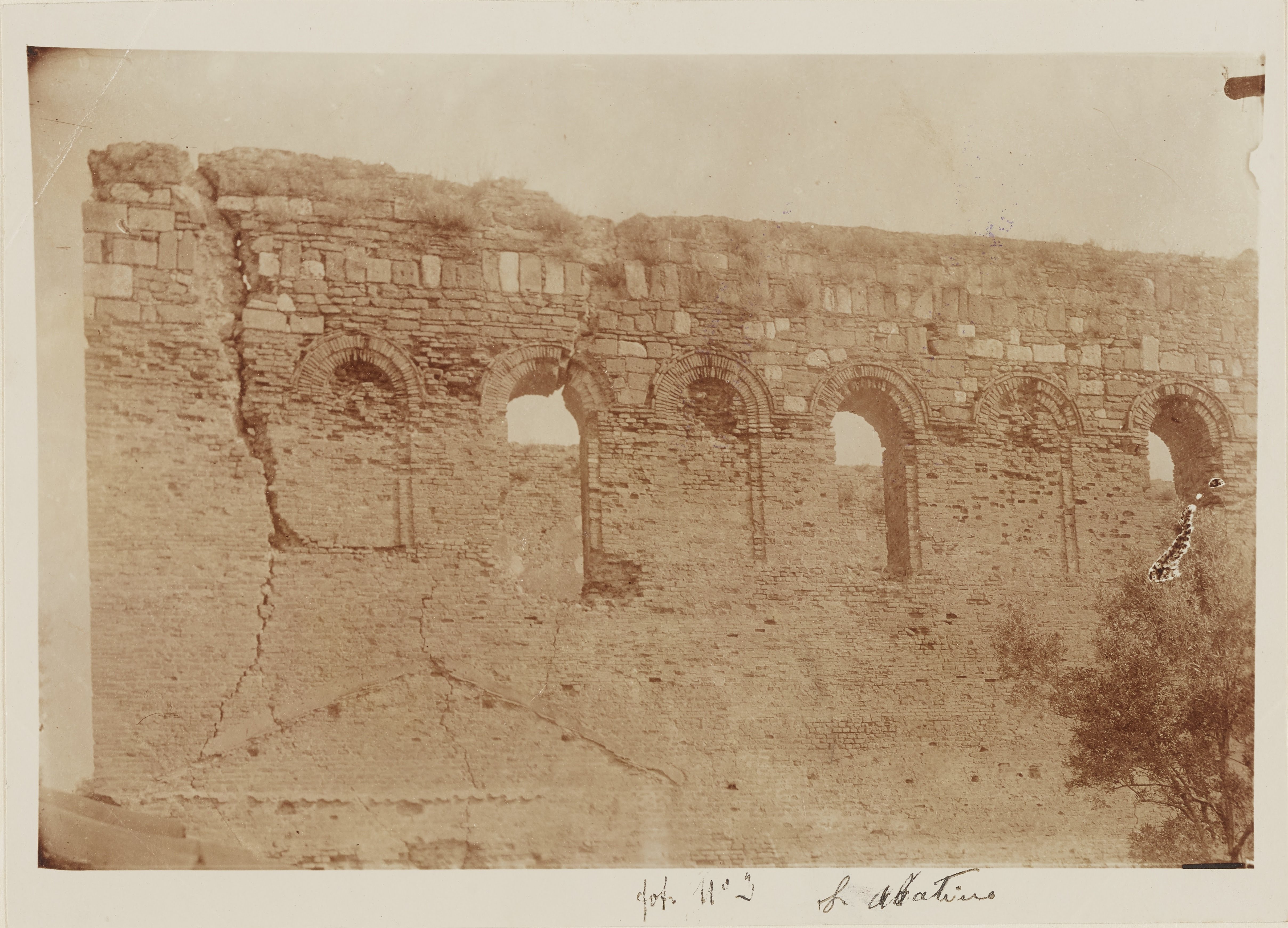 Abatini, G., Borgia - Chiesa di S. Maria della Roccella, muro, lato ovest prima dei consolidamenti, gelatina ai sali d'argento, MPI323509