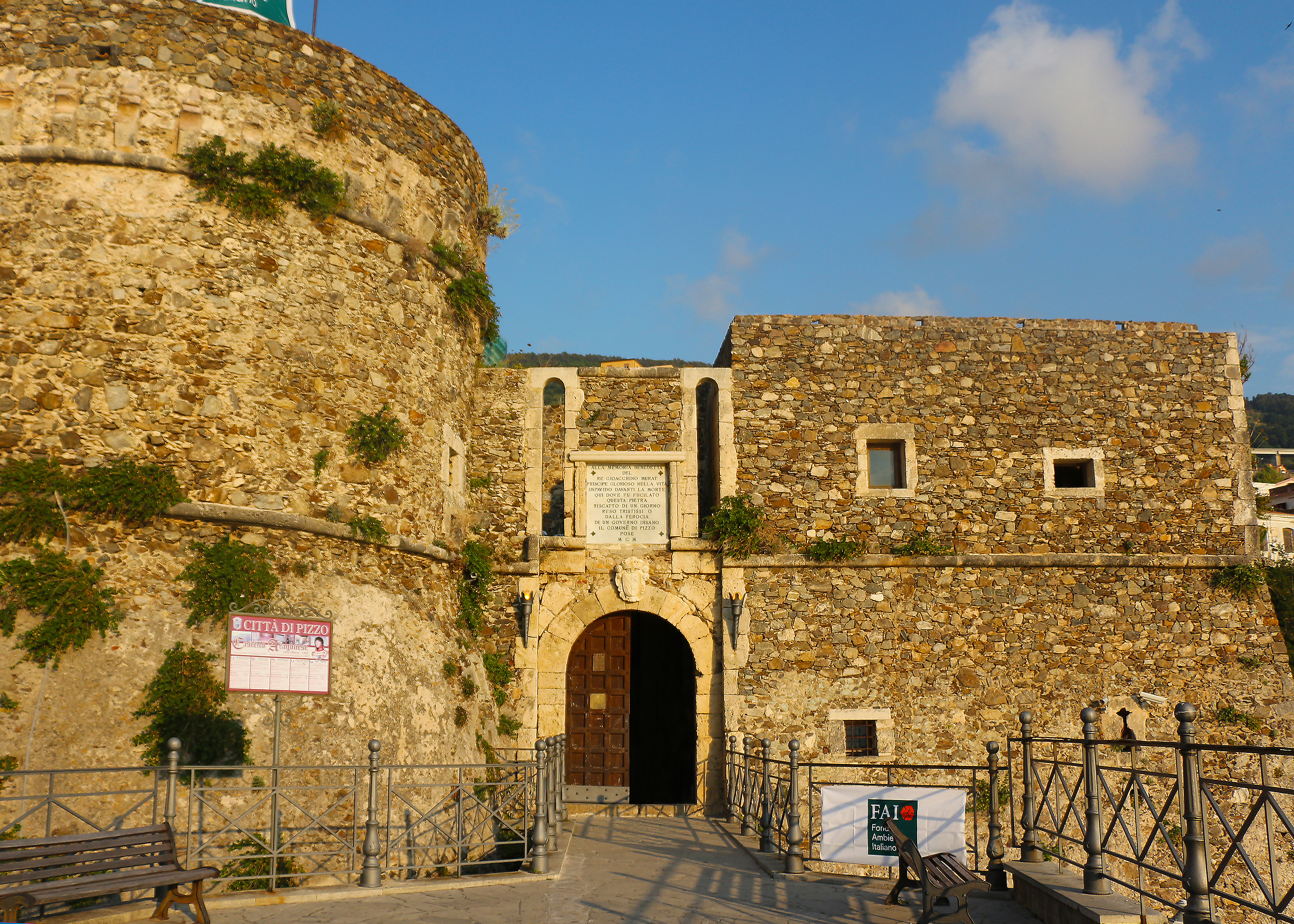 Settimio Martire, Ingresso castello Murat, 2014, fotografia digitale