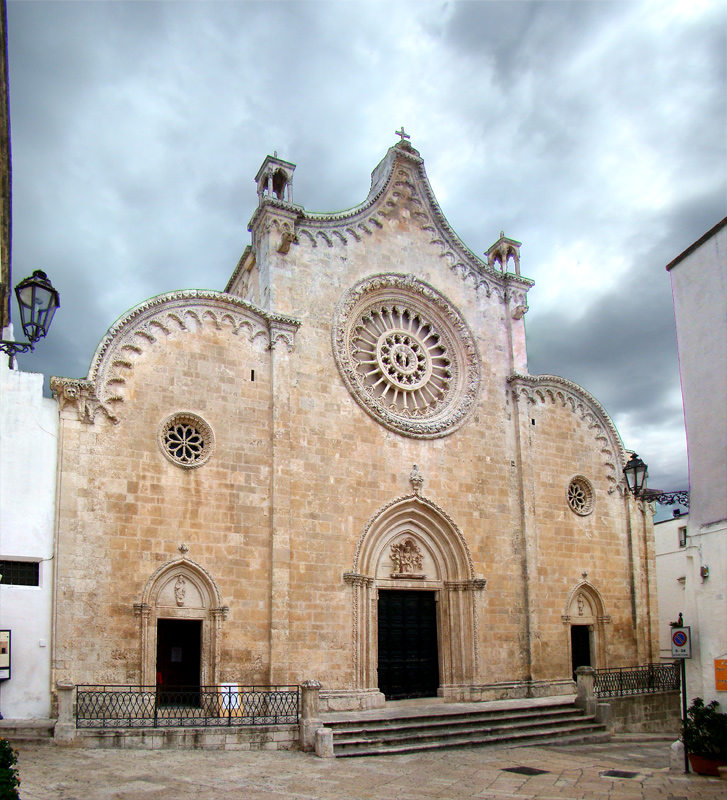 Tango7174, Concattedrale di Santa Maria Assunta, Ostuni, Puglia, Italia, 2010, fotografia digitale