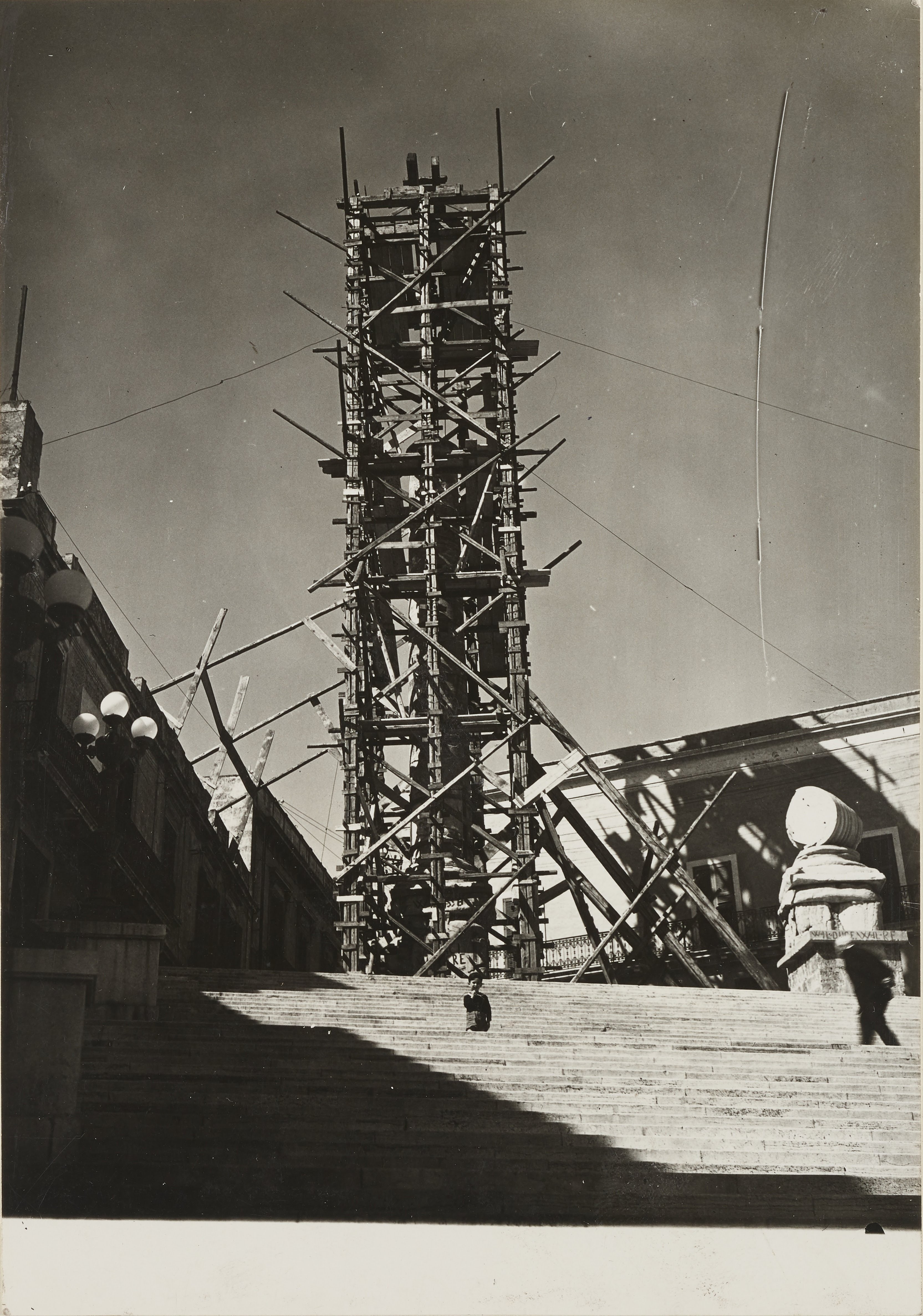 Fotografo non identificato, Brindisi - colonna via Appia, 1926-1950, gelatina ai sali d'argento, MPI141565