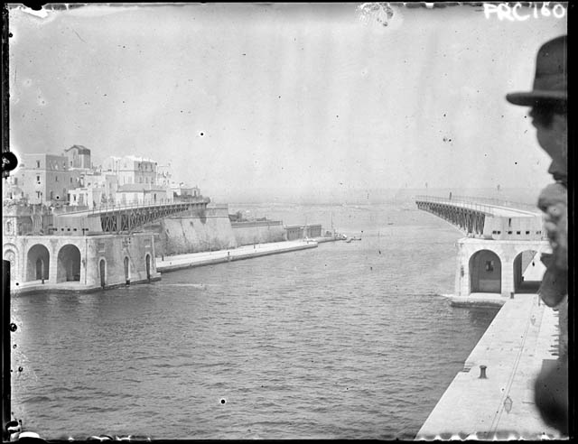 Giovanni Battista Rossi fotografo, Taranto – ponte girevole, 1873-1920, gelatina bromuro d'argento/ vetro, Istituto Centrale per il Catalogo e la Documentazione, Roma