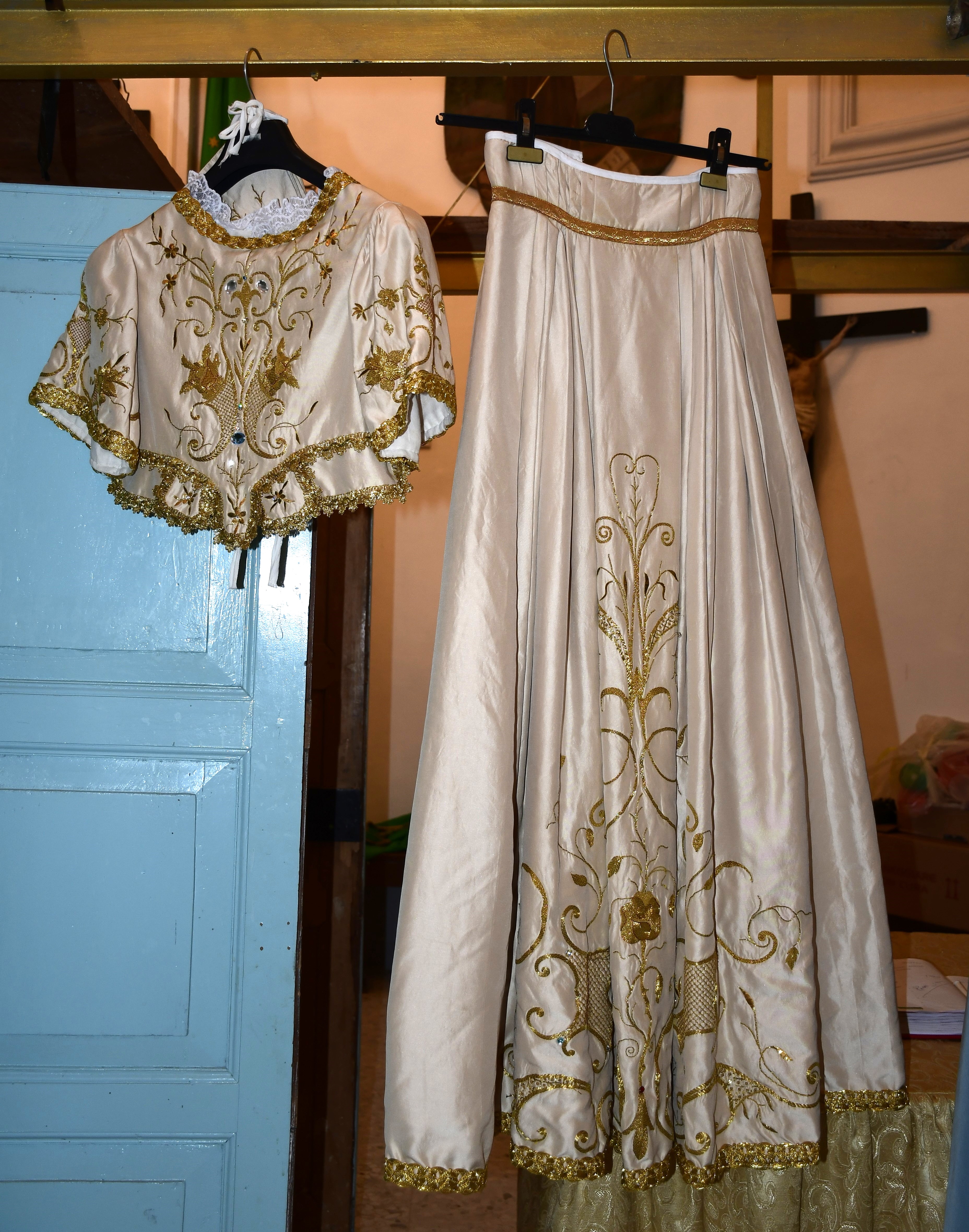 Bianka Myftari, Pacentro – Abiti della Madonna di Loreto, Chiesa della Madonna di Loreto, 2024, fotografia digitale