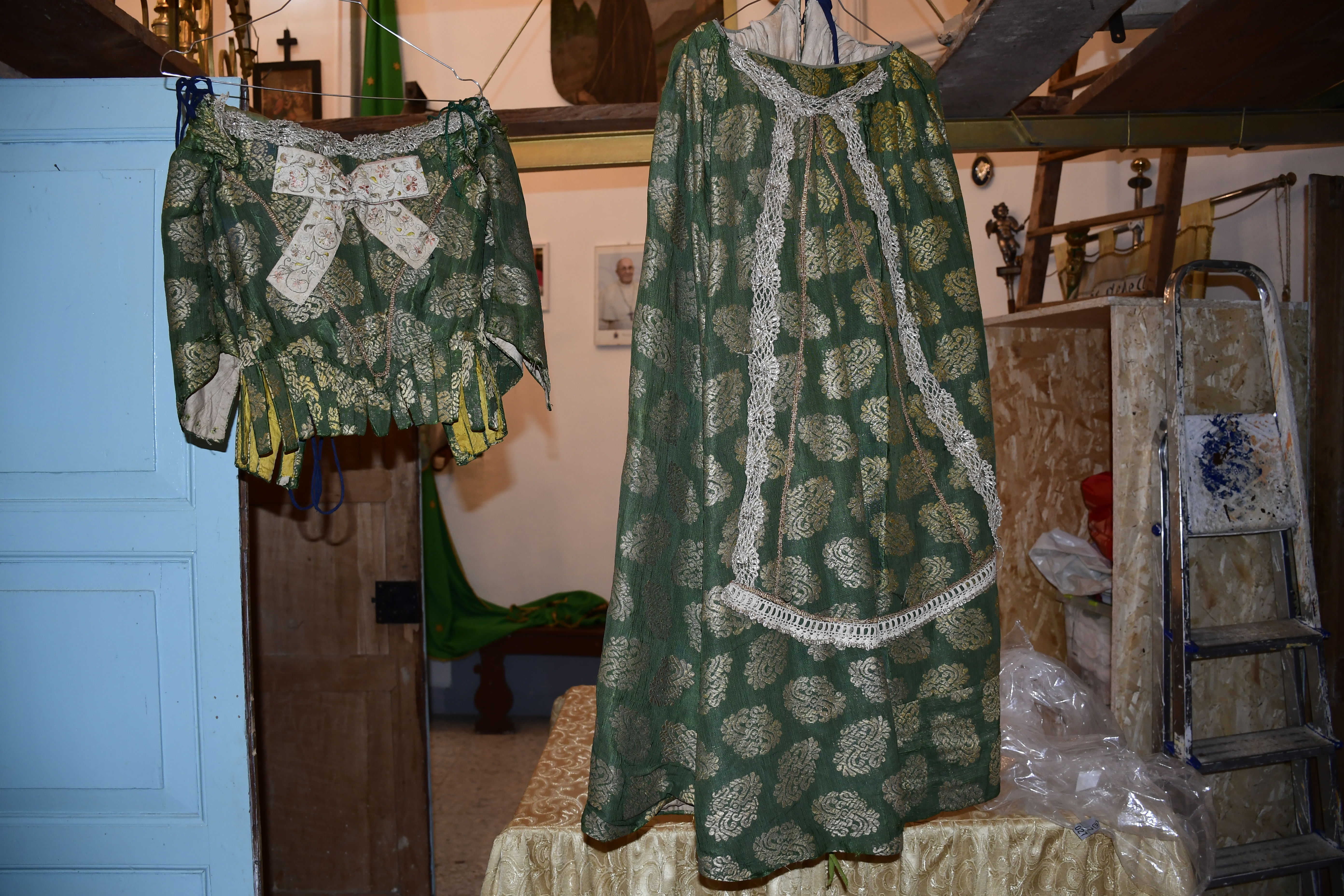 Bianka Myftari, Pacentro – Abiti della Madonna di Loreto, Chiesa della Madonna di Loreto, 2024, fotografia digitale