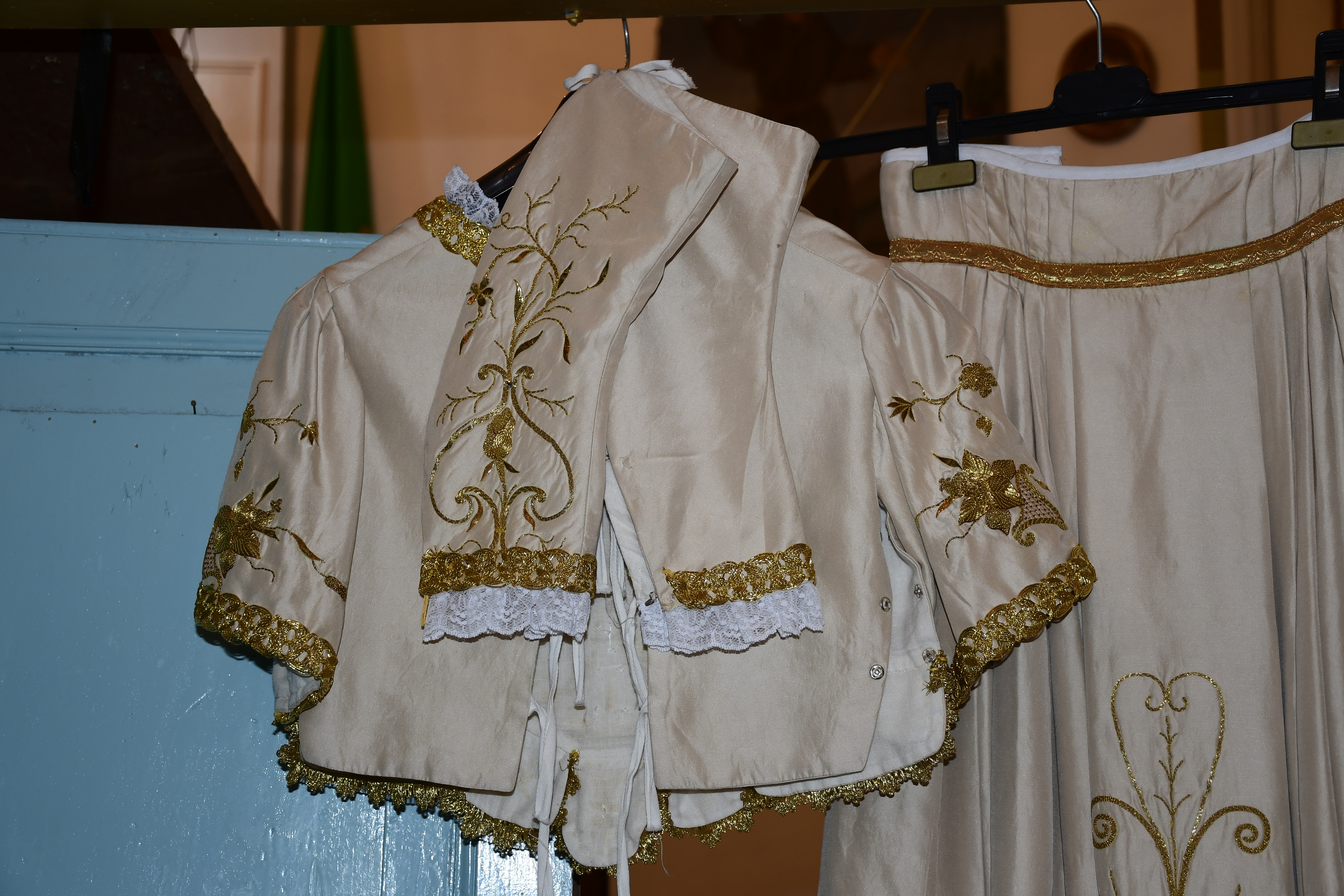 Bianka Myftari, Pacentro – Abiti della Madonna di Loreto, Chiesa della Madonna di Loreto, 2024, fotografia digitale