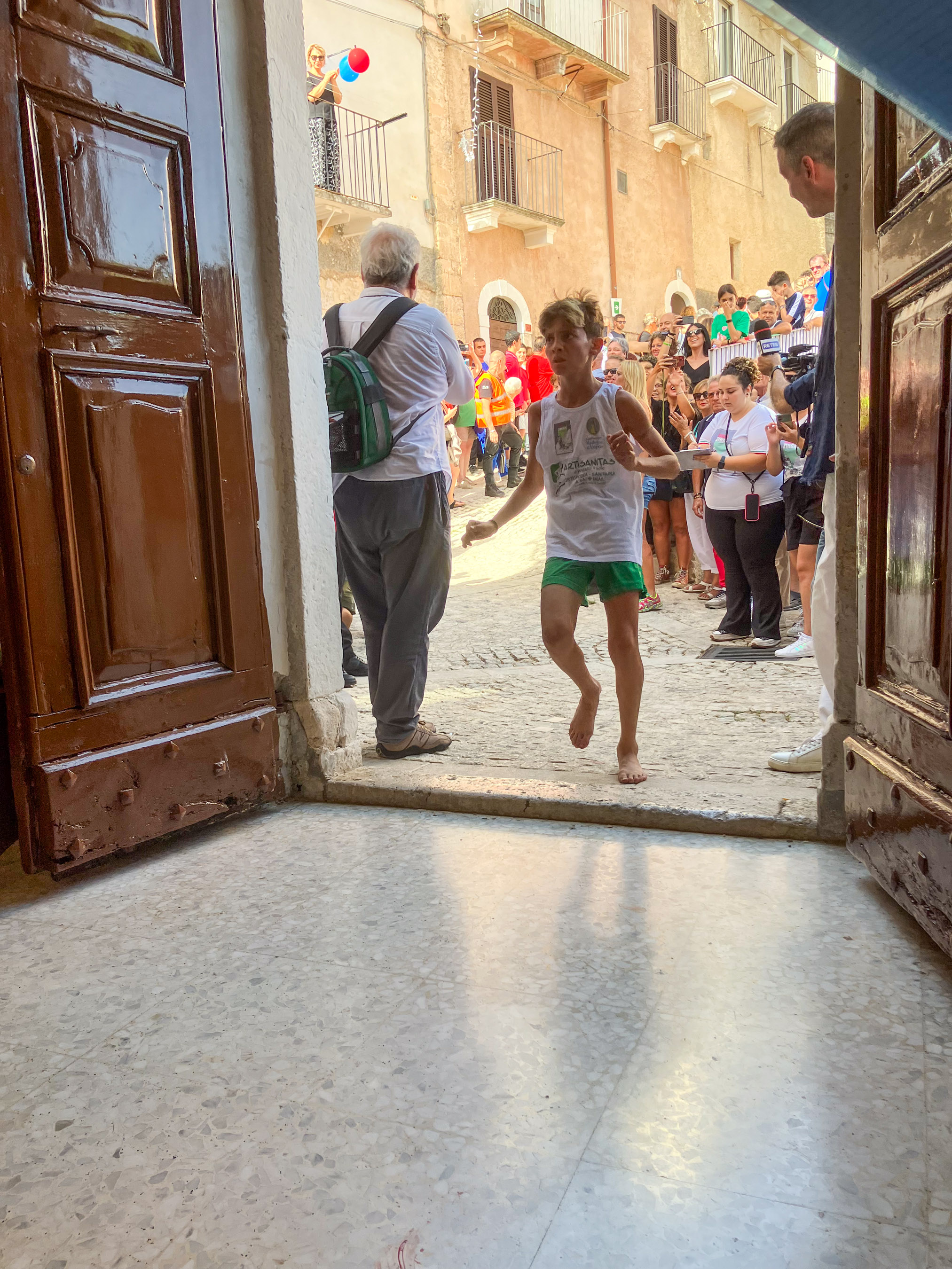 Roberto Monasterio, Pacentro – Arrivo del vincitore, 2024, fotografia digitale