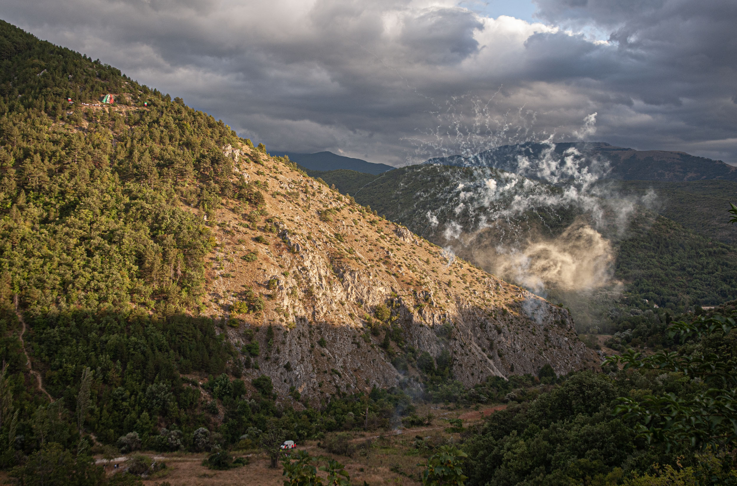 Roberto Monasterio, Pacentro – Spettacolo pirotecnico prima della partenza, 2009, fotografia digitale
