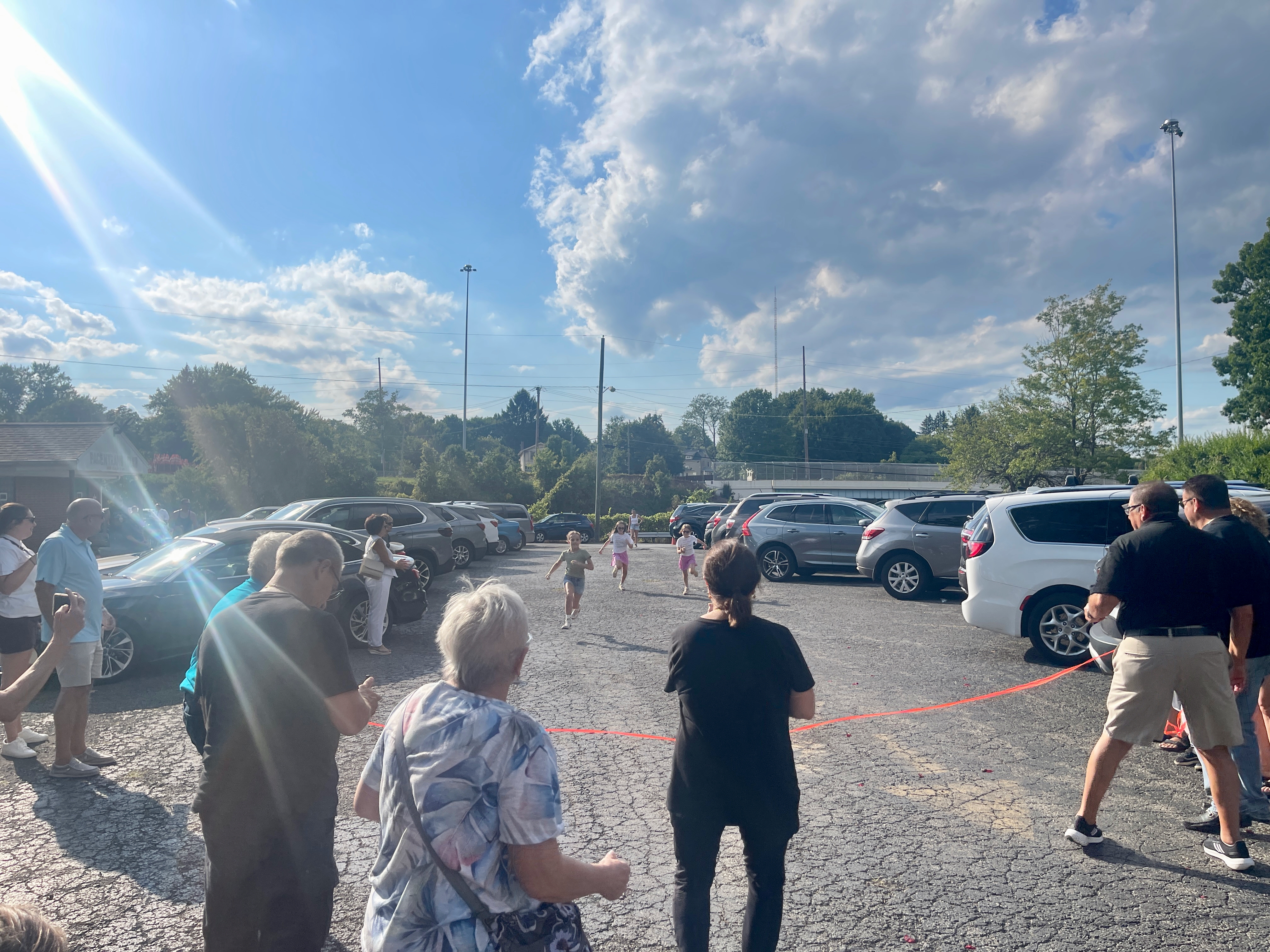 Enrico Grammaroli, Youngstown (Ohio, USA) – La corsa - bambine, 2024, fotografia digitale